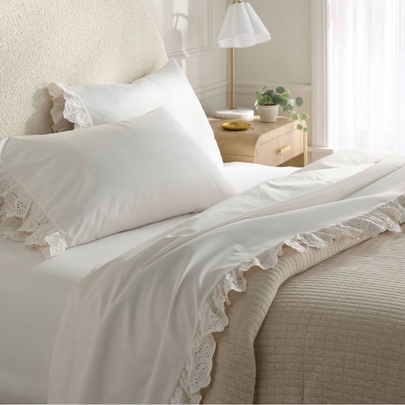 Threshold | New 400 Thread Count
Performance Sheet Set Ivory with Eyelet Ruffle - Picture 2 of 6